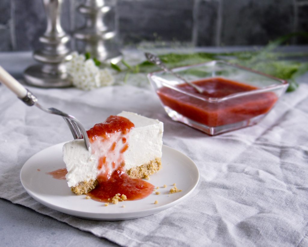 Cheesecake mit Rhabarber-Erdbeer-Kompott – Bibys Welt