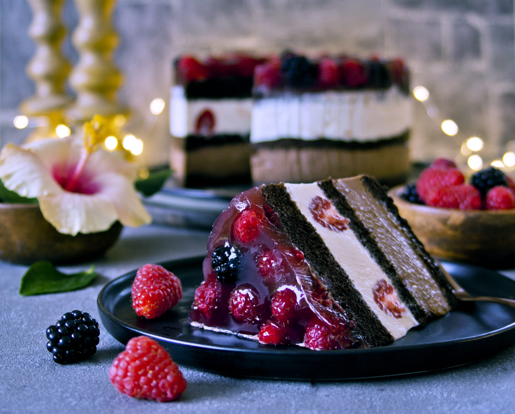 Nuss-Nougat-Creme Torte mit Himbeeren